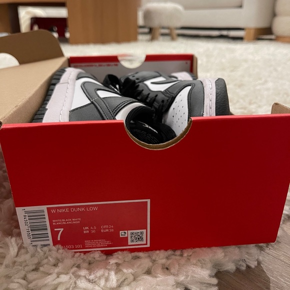 NIKE DUNK LOW "Black and White Panda" Size 7 - Picture 6 of 6